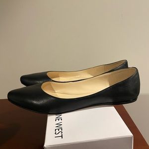 Nine West black leather almond toe flat 12 pristine!